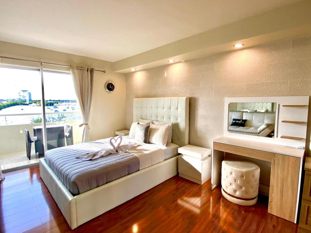 Modern Waterfront With Miami Skyline View, Free Parking 5 Mins Drive To Miami Apartment
