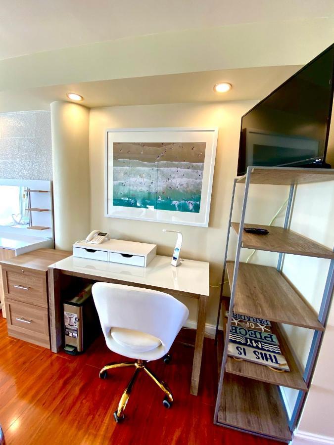 Modern Waterfront With Miami Skyline View, Free Parking 5 Mins Drive To Miami