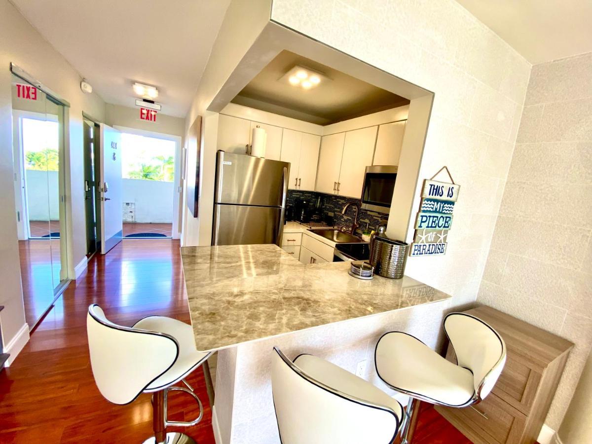 Modern Waterfront With Miami Skyline View, Free Parking 5 Mins Drive To Miami Apartment *