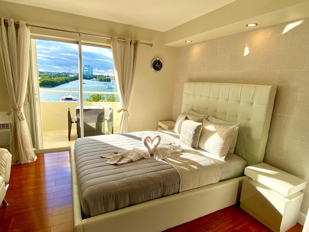 Modern Waterfront With Miami Skyline View, Free Parking 5 Mins Drive To Miami Apartment *