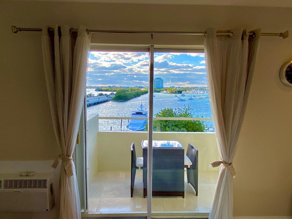 Apartment Modern Waterfront With Miami Skyline View, Free Parking 5 Mins Drive To Miami