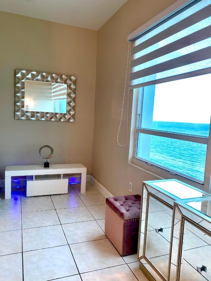 Apartment Large Luxurious Direct Ocean Front Penthouse Or Deluxe One Bedroom Ocean Front Condo-free Parking Miami Beach