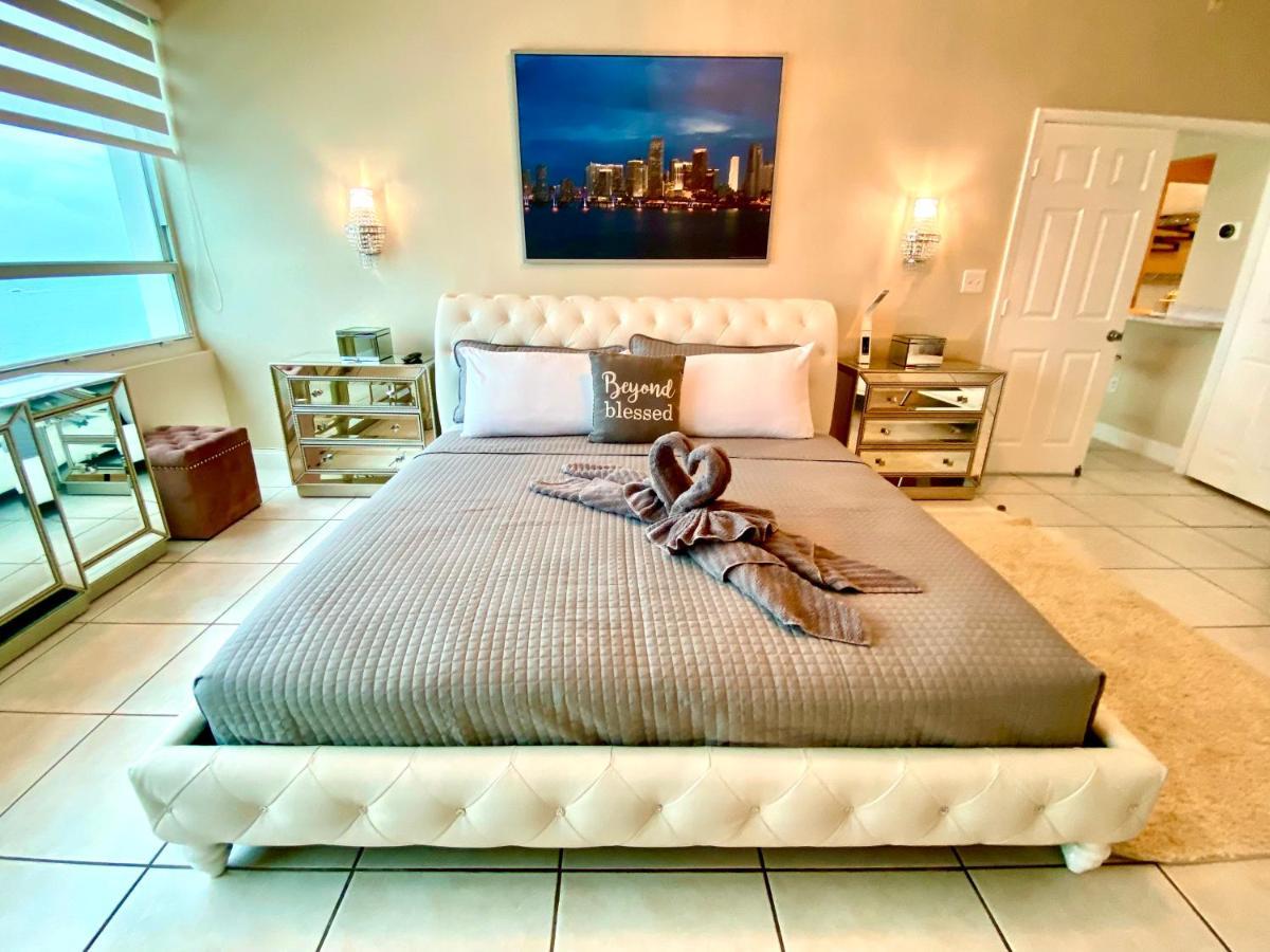 Apartment Large Luxurious Direct Ocean Front Penthouse Or Deluxe One Bedroom Ocean Front Condo-free Parking Miami Beach