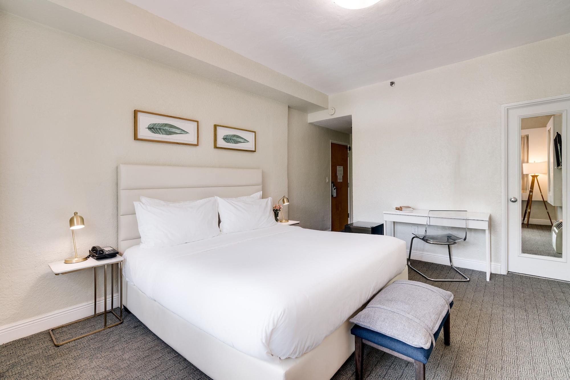 Hotel Crest 3*