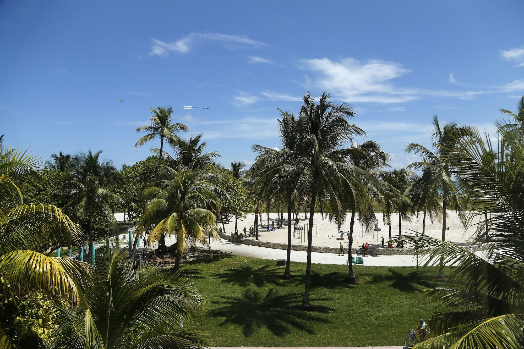 Hotel Waldorf Towers South Miami Beach