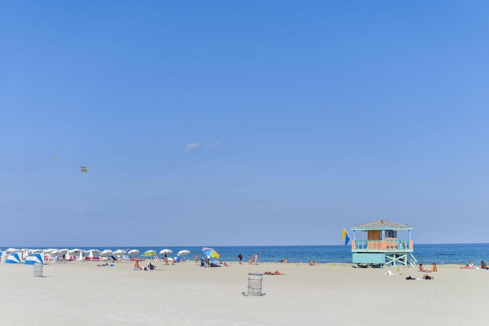 Hotel Hilton Vacation Club Crescent On South Miami 3*