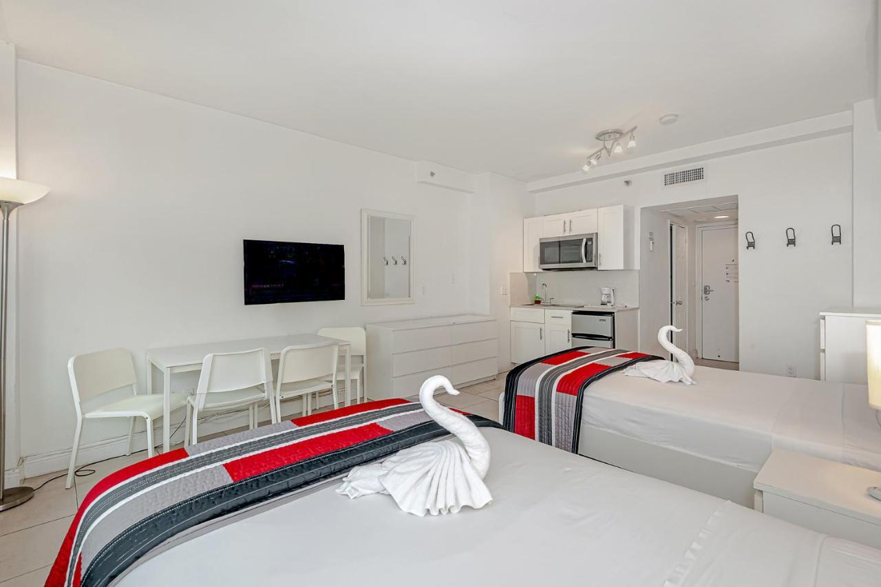 Apartment Front Miami *