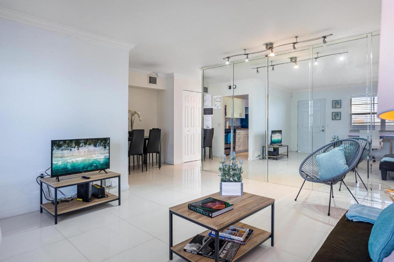 Top Floor Breathtaking View Of Miami Skyline, Pool And Free Parking *