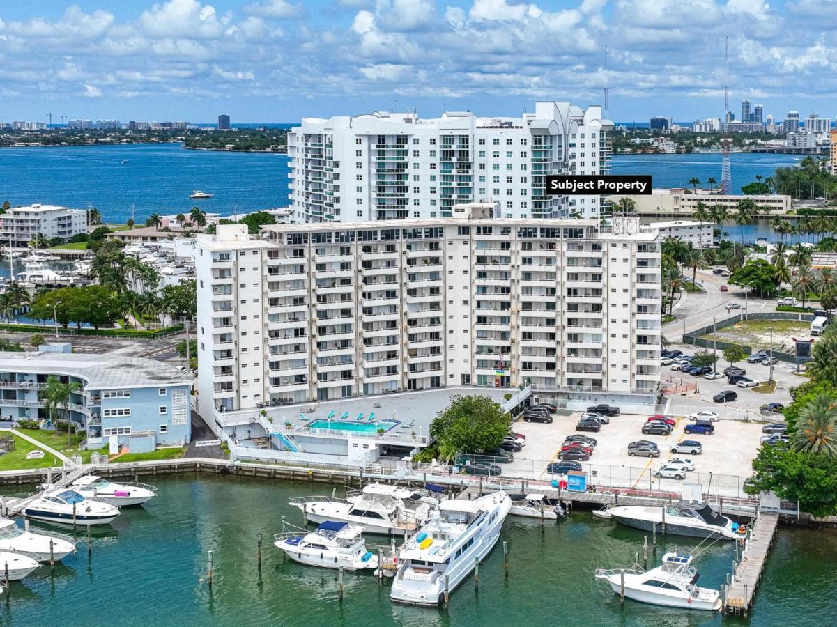 Top Floor Breathtaking View Of Miami Skyline, Pool And Free Parking *