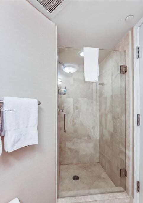 Fontainebleau Ocean View Fits 6! 1 Bed/2 Ba *