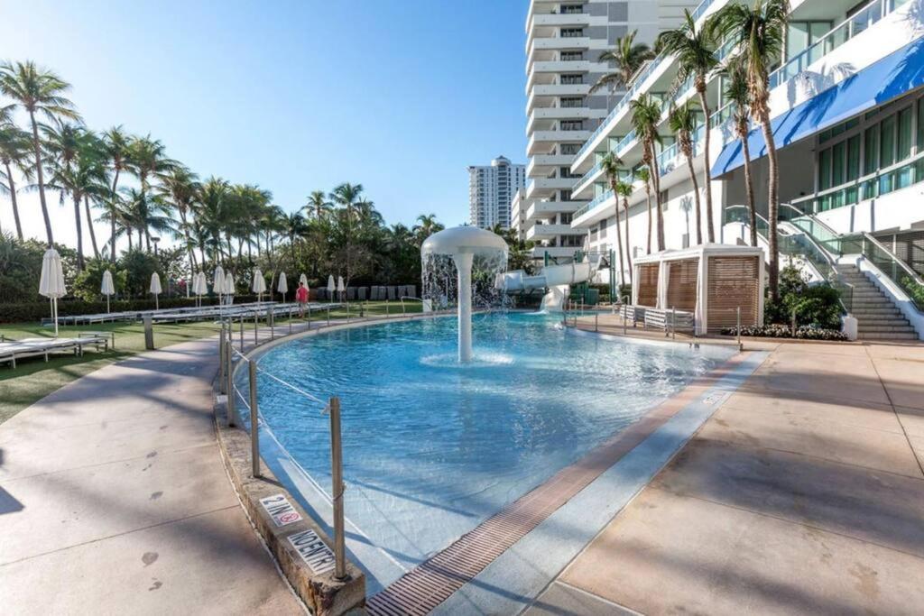 Fontainebleau Ocean View Fits 6! 1 Bed/2 Ba Apartment *