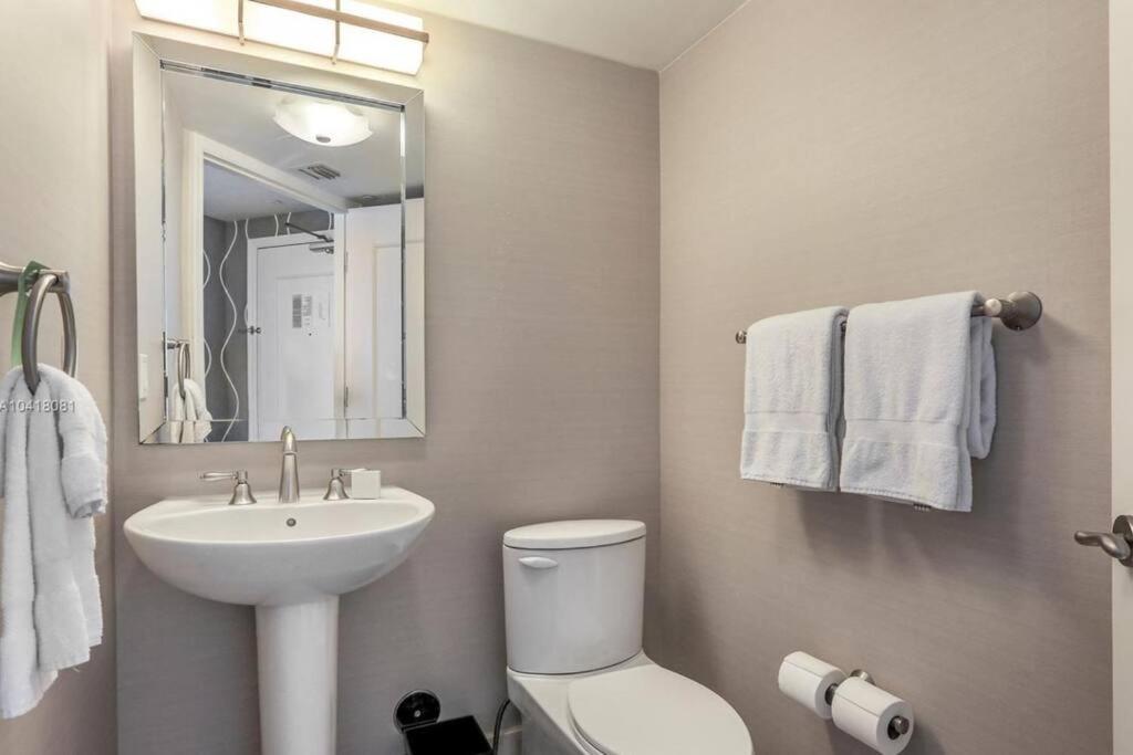 Fontainebleau Ocean View Fits 6! 1 Bed/2 Ba Miami Beach
