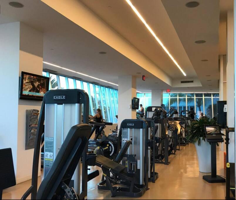 Fontainebleau Ocean View Fits 6! 1 Bed/2 Ba Apartment