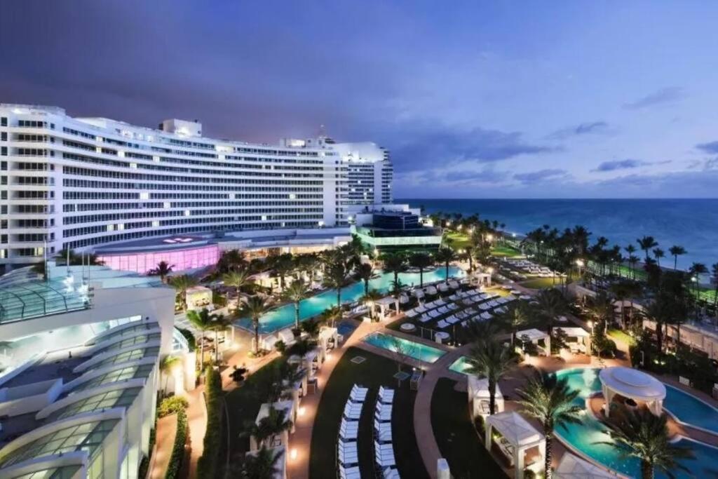 Fontainebleau Ocean View Fits 6! 1 Bed/2 Ba * Miami Beach