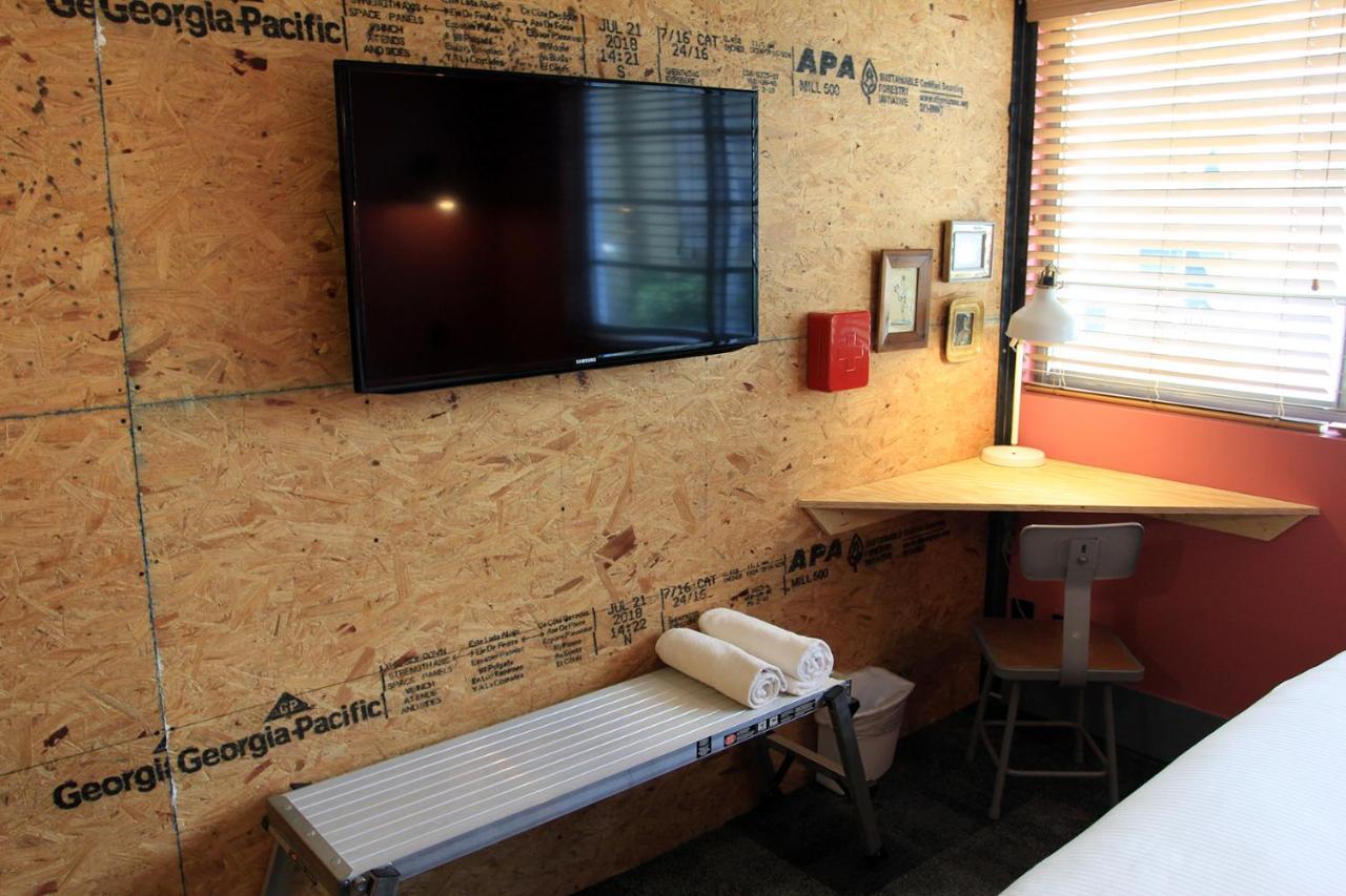 Hostel Crates At The Gaythering - Men Only Miami Beach