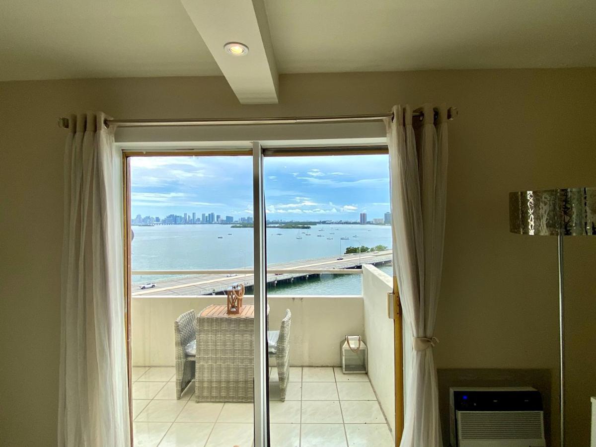 Bay View Miami: Premium Waterfront Near Apartment *