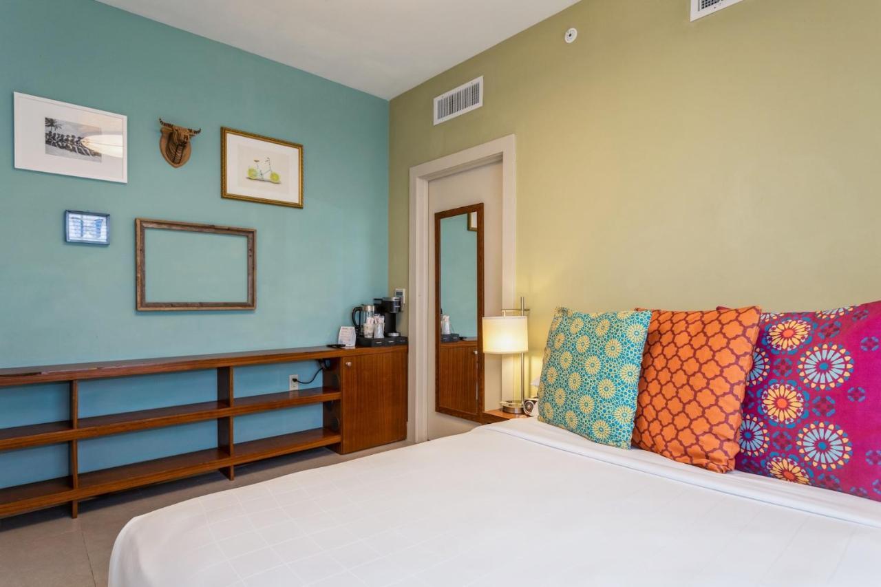 El Paseo Hotel