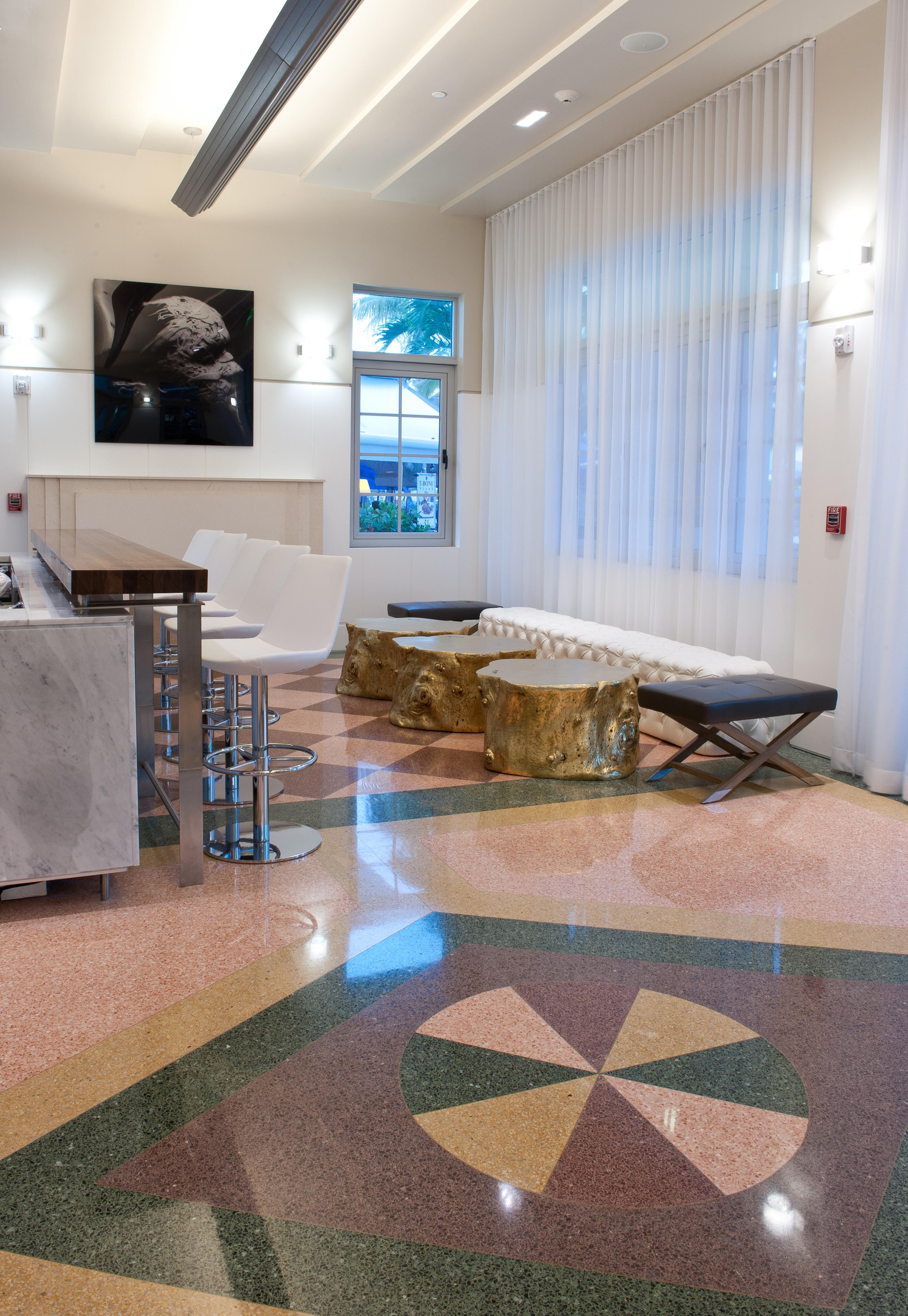 Leslie Ocean Drive Hotel