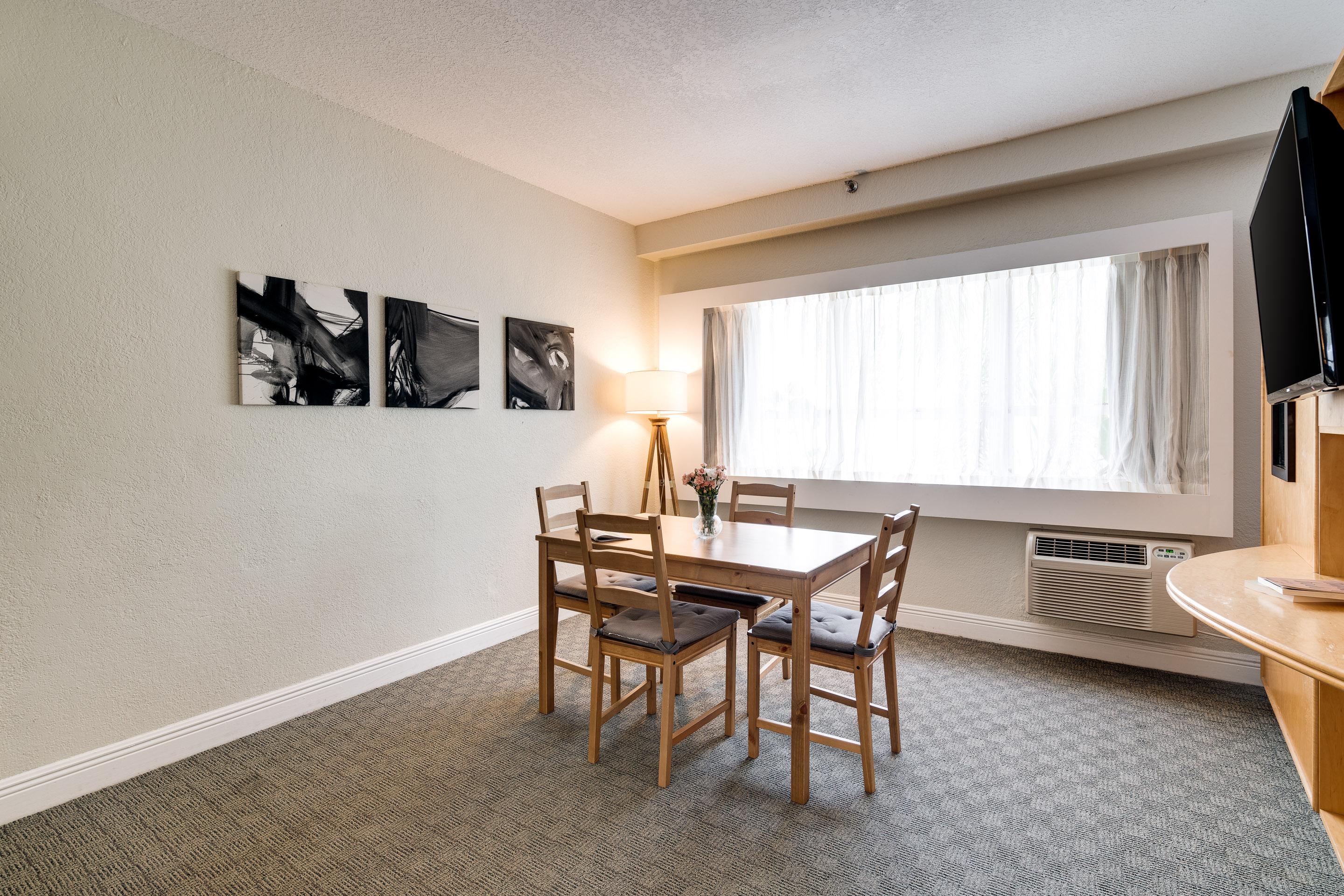 Hotel Crest 3*