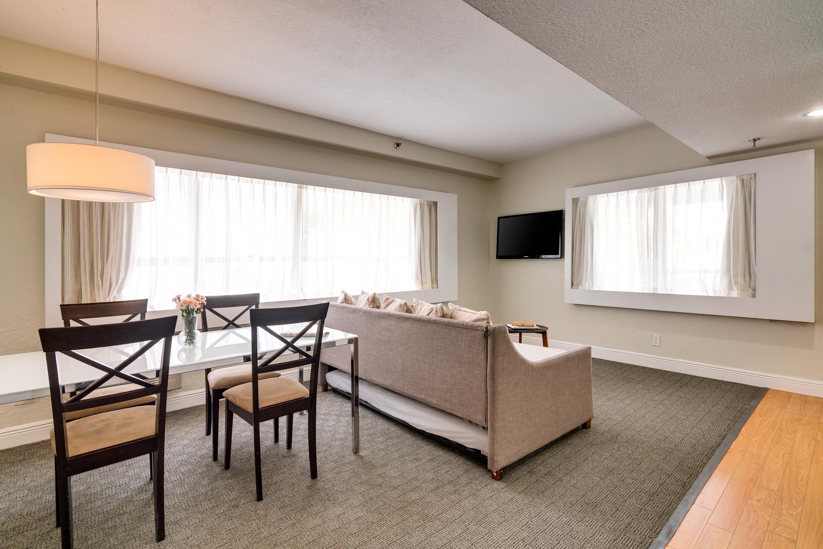 Hotel Crest 3*