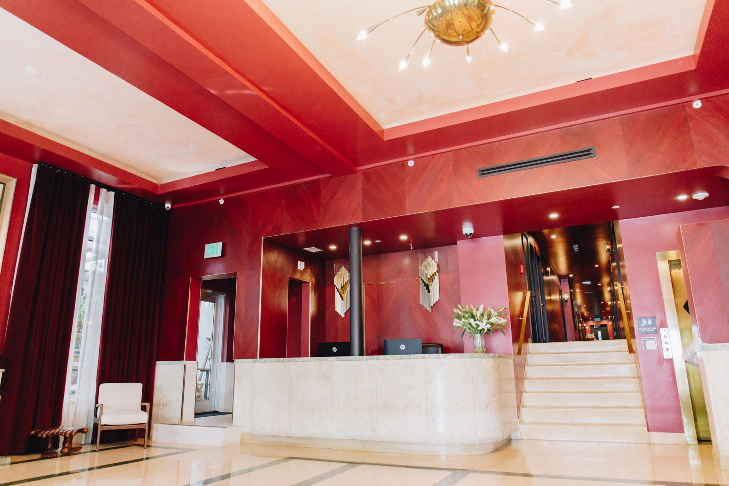 Hotel Crest 3*