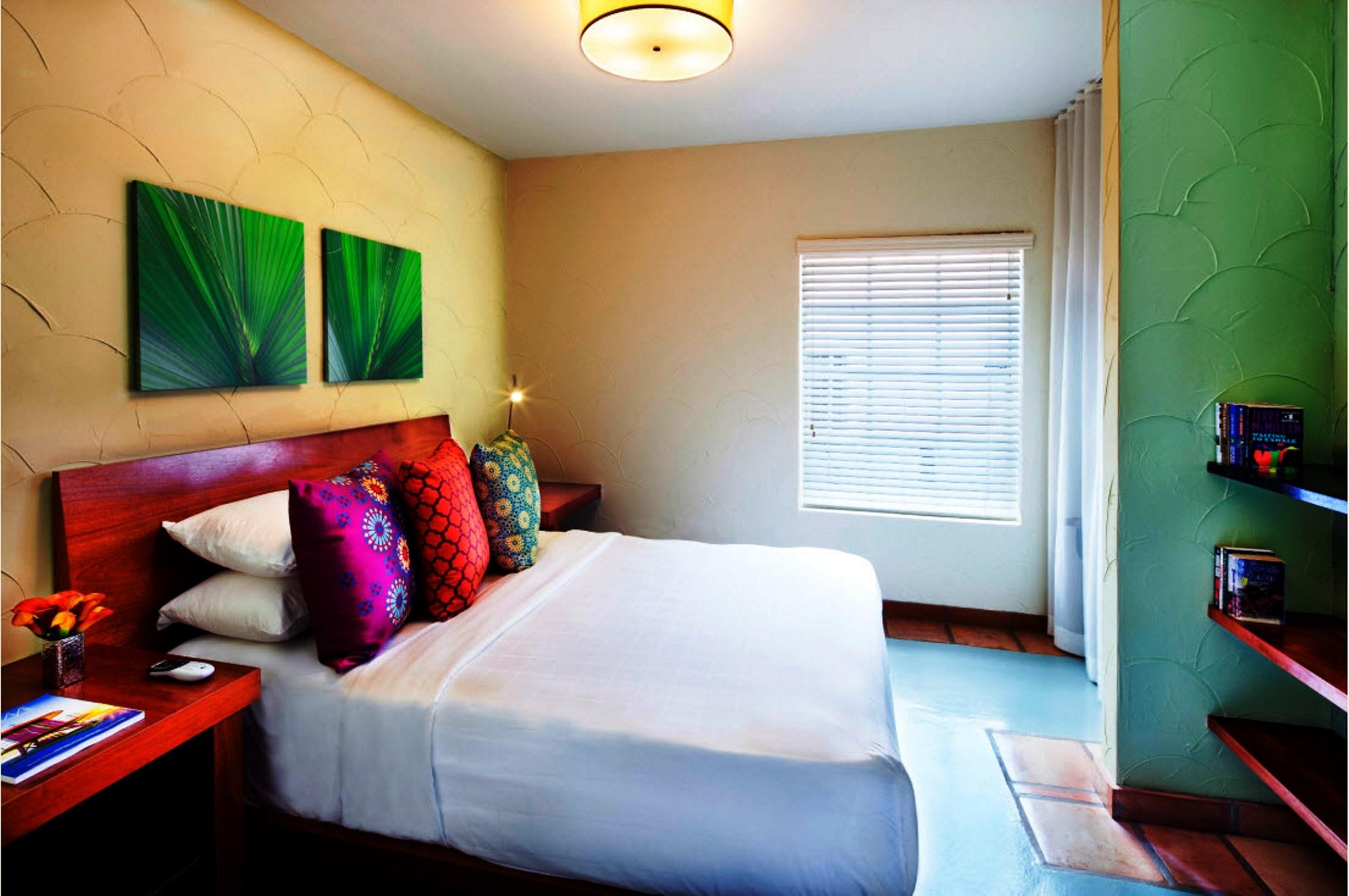 Hotel El Paseo Miami Beach