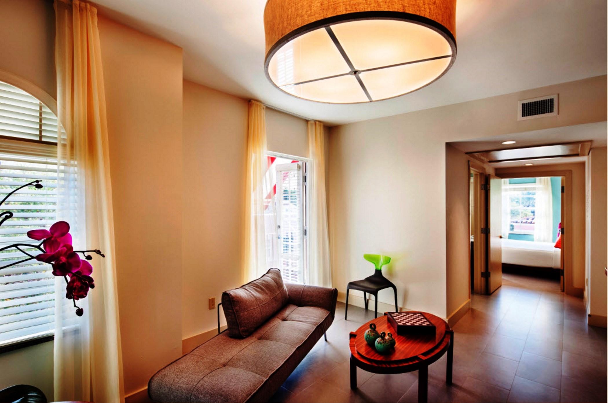 El Paseo Hotel 4*