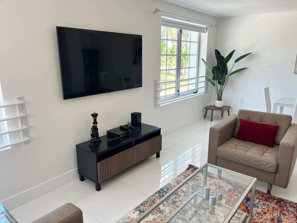 Direct Ocean View - Luxurious In South * Miami Beach