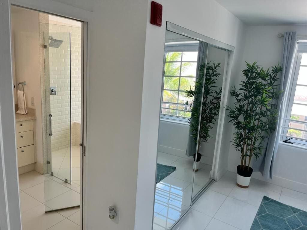 Direct Ocean View - Luxurious In South Miami Beach