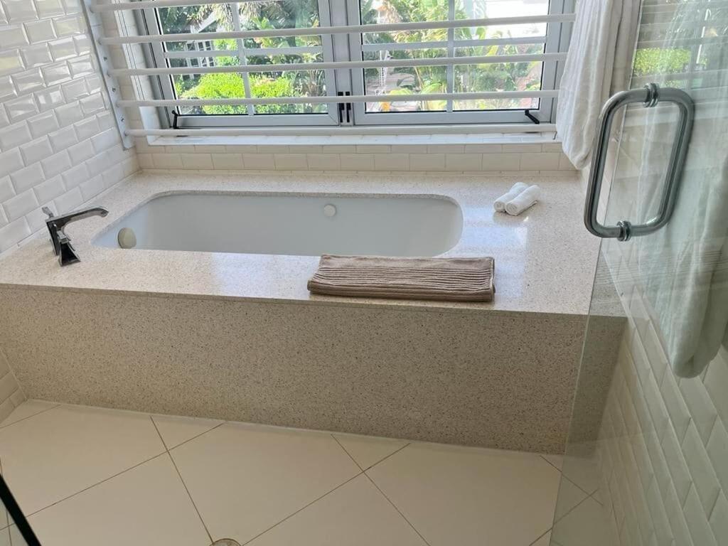 Apartment Direct Ocean View - Luxurious In South