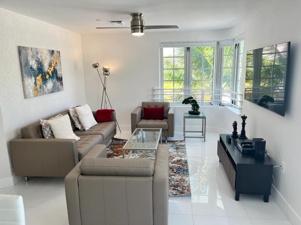 Direct Ocean View - Luxurious In South Apartment