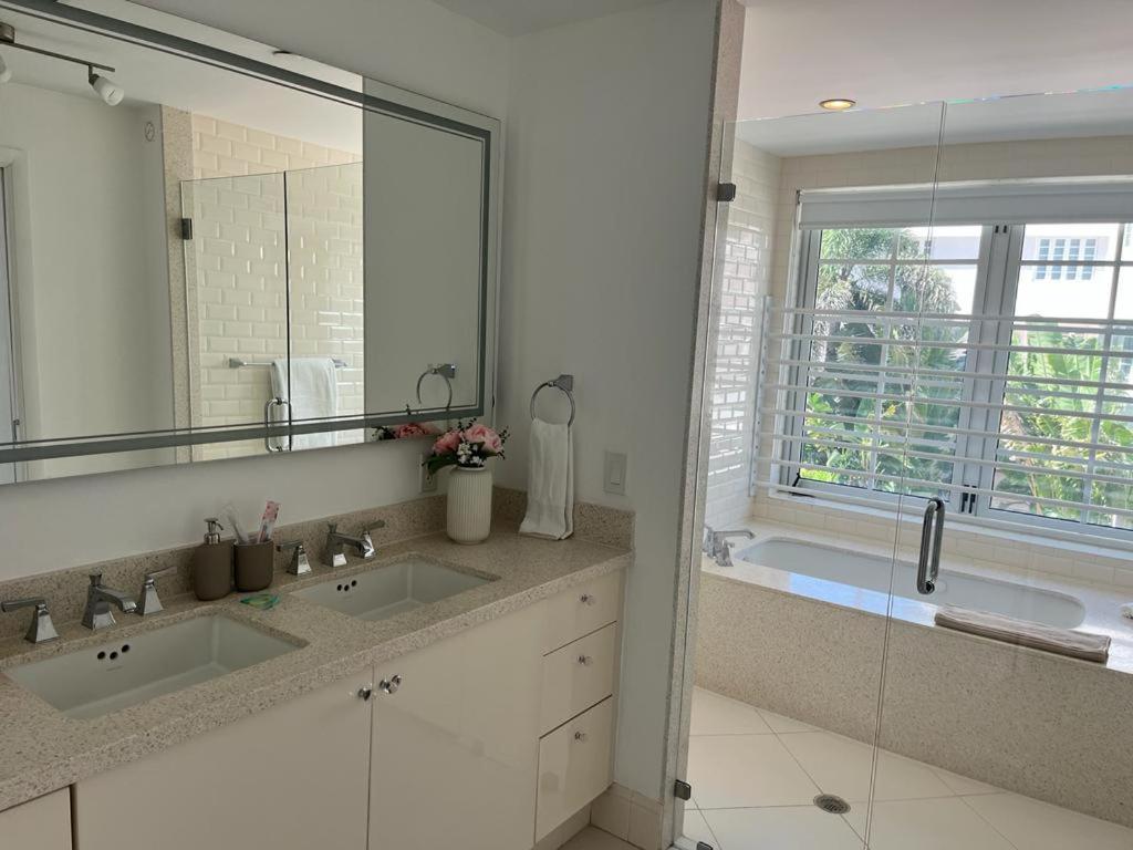 Direct Ocean View - Luxurious In South Miami Beach