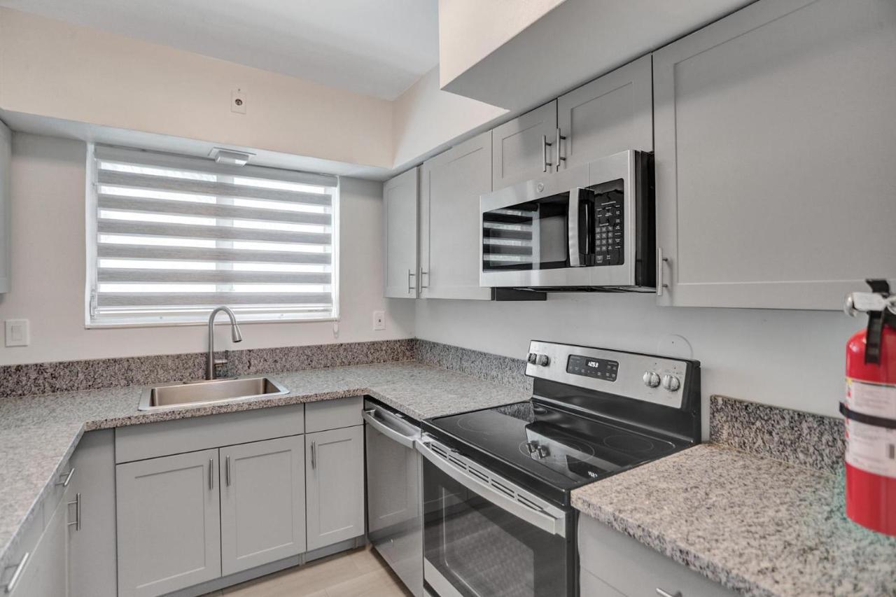 Bay Harbor Apartment *