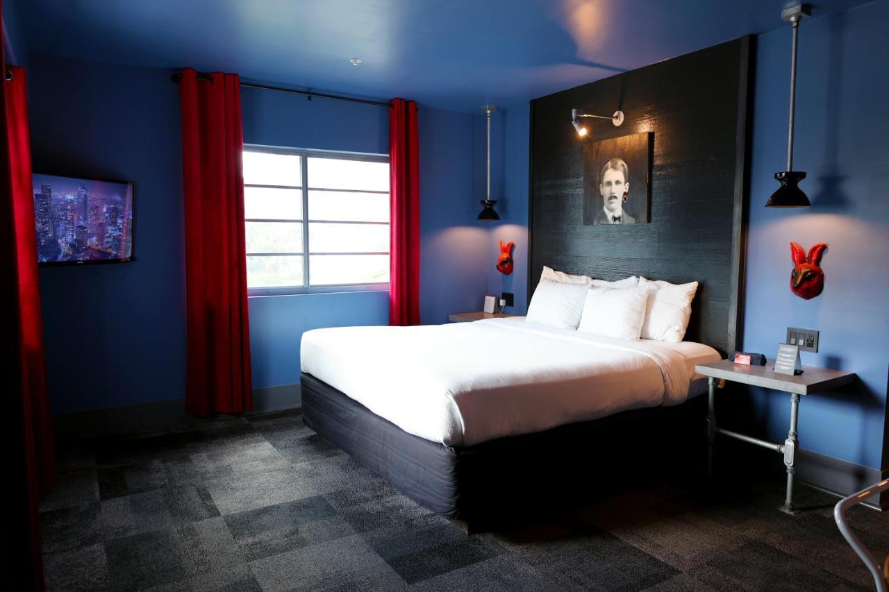 Gaythering - Gay - Adults Welcome Hotel