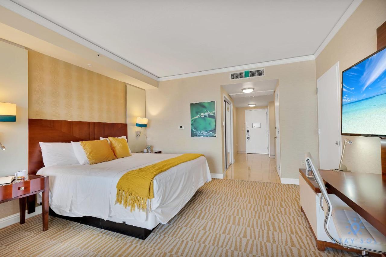 Luxurious Beach Gym Balcony Apartment Miami Beach
