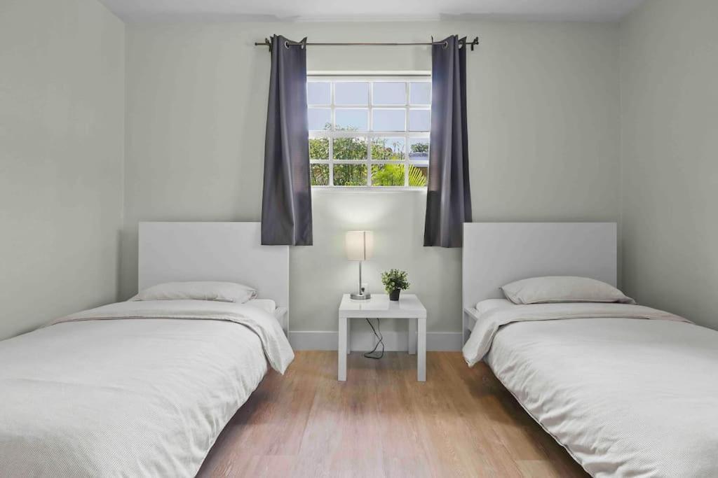 Treasure Island - Modern Miami House 3 Bedroom & 2 Bathroom