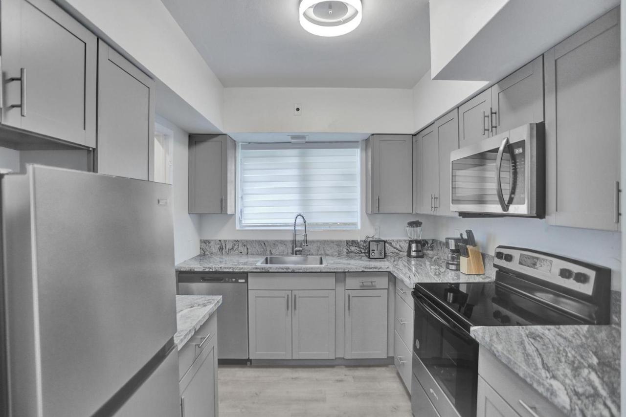 Bay Harbor Apartment *