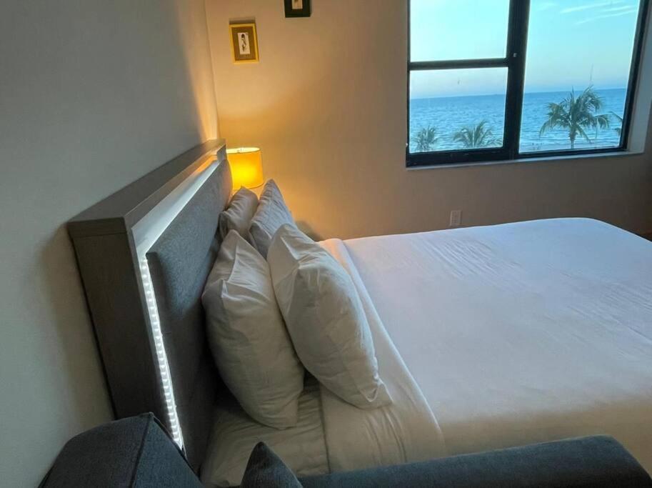 Chic Ocean Front Studio! Apartment