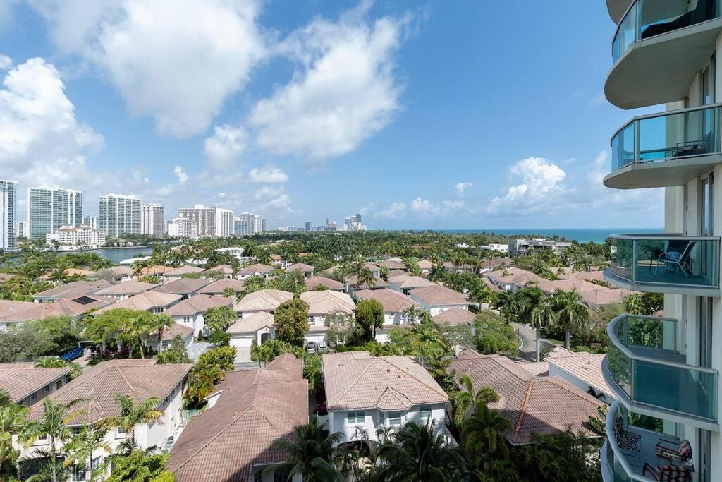 Stunning & Spacious Resort-style Across From Beach! Miami Beach