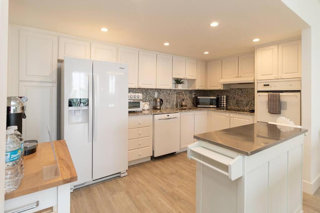 Stunning & Spacious Resort-style Across From Beach! Apartment Miami Beach