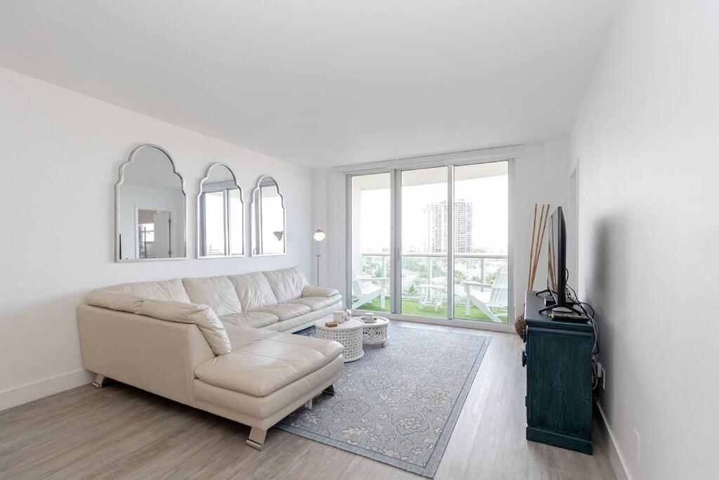Stunning & Spacious Resort-style Across From Beach! Miami Beach