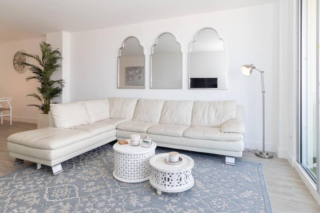 Apartment Stunning & Spacious Resort-style Across From Beach! *