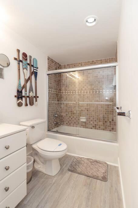 Apartment Stunning & Spacious Resort-style Across From Beach! *