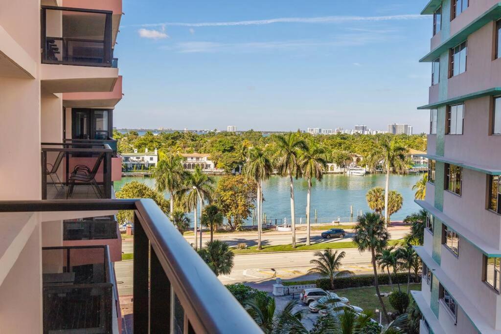 3 Bedroom Ocean-front The Alexander Apartment *