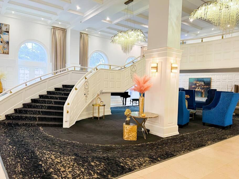 3 Bedroom Ocean-front The Alexander Apartment Miami Beach