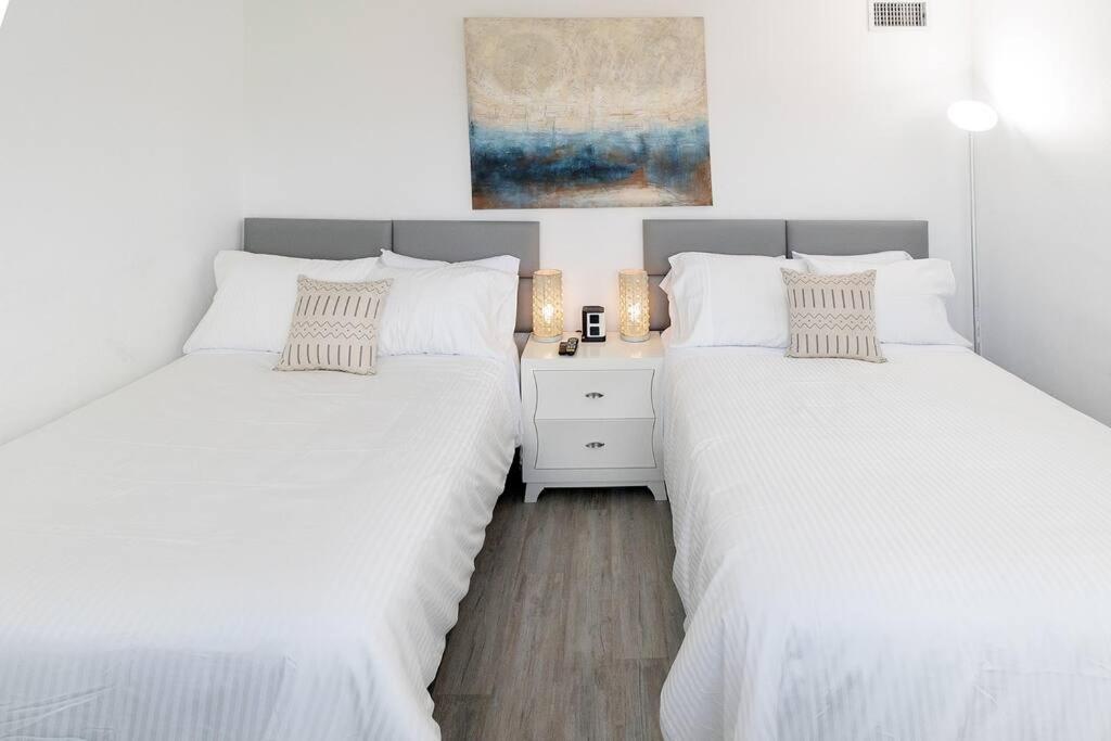 Stunning & Spacious Resort-style Across From Beach! Apartment *