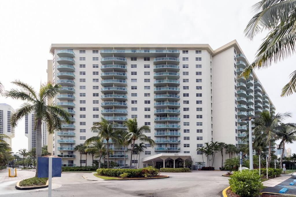 Stunning & Spacious Resort-style Across From Beach! Apartment Miami Beach