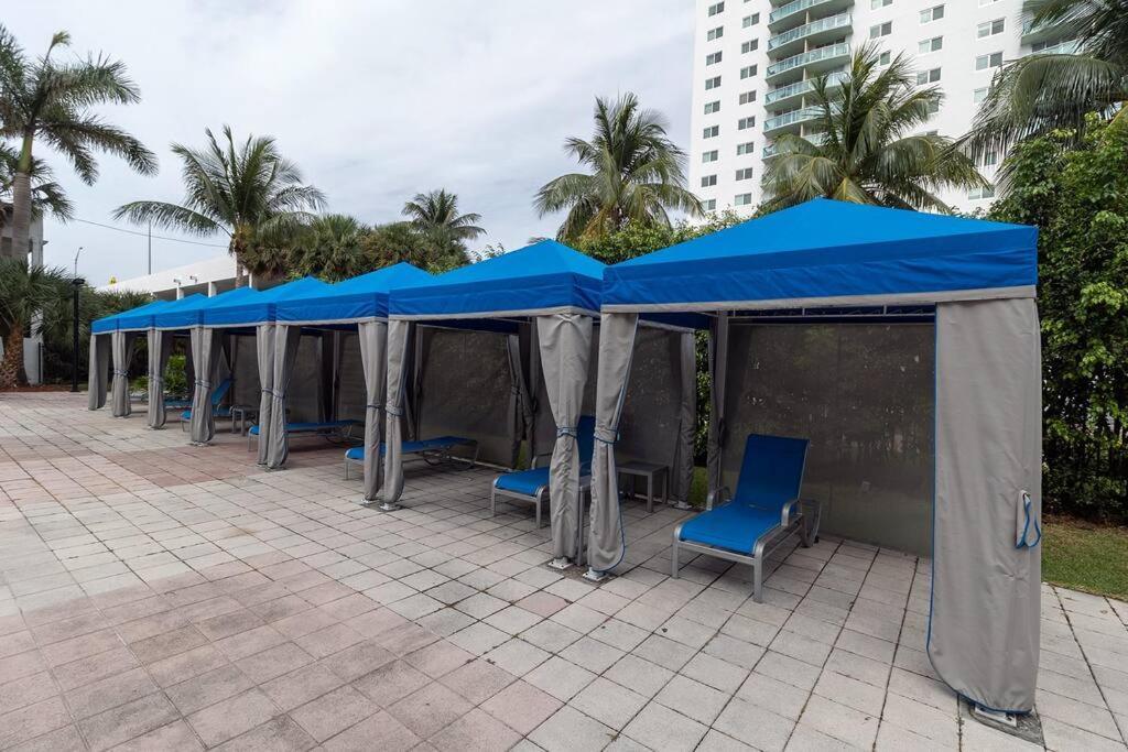Apartment Stunning & Spacious Resort-style Across From Beach! *