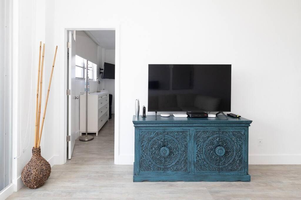 Stunning & Spacious Resort-style Across From Beach! Apartment