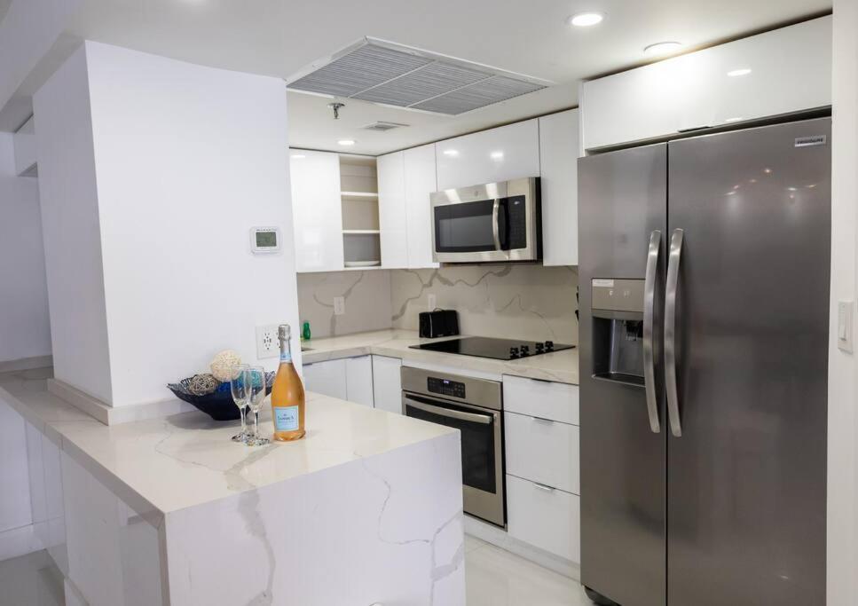 Apartment 3 Bedroom Ocean-front The Alexander